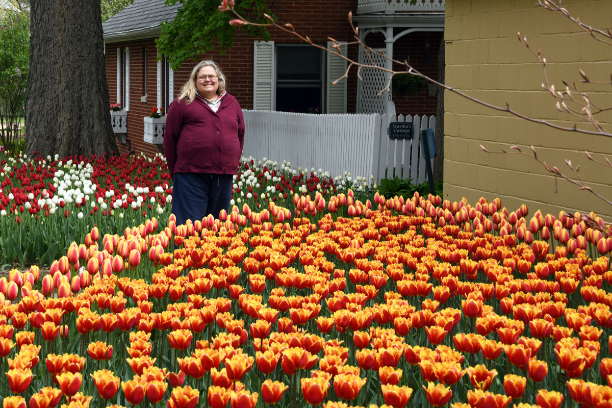 223 Linda Jaeger in Scholte Garden.JPG
